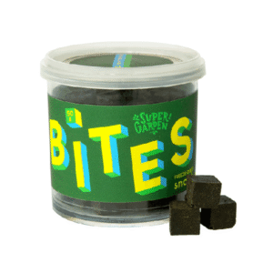 Freeze dried spirulina-raspberry snack BITES